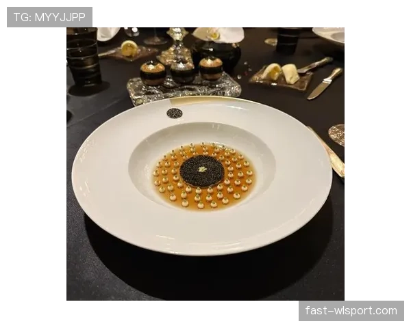 李诗沣训练完直接打车去米其林三星,这日子过得比偶像剧还飘 李诗沣训练完直接打车去米其林三星,这日子过得比偶像剧还飘